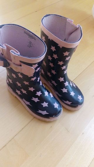 Botas agua Mango talla 28 de segunda mano por 5 EUR en Vinaros en WALLAPOP