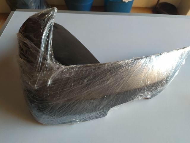 Sul coperchio destro valigia GIVI V35