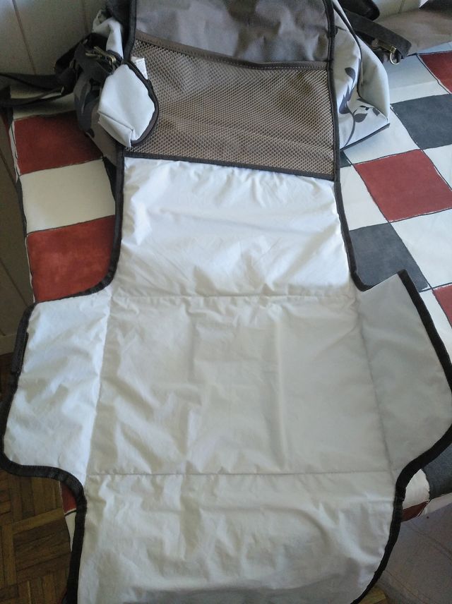 Bolso maternal de marca babymoov.