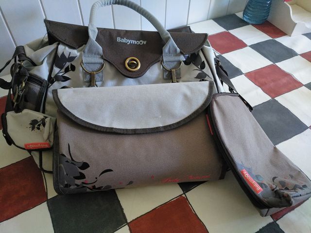 Bolso maternal de marca babymoov.