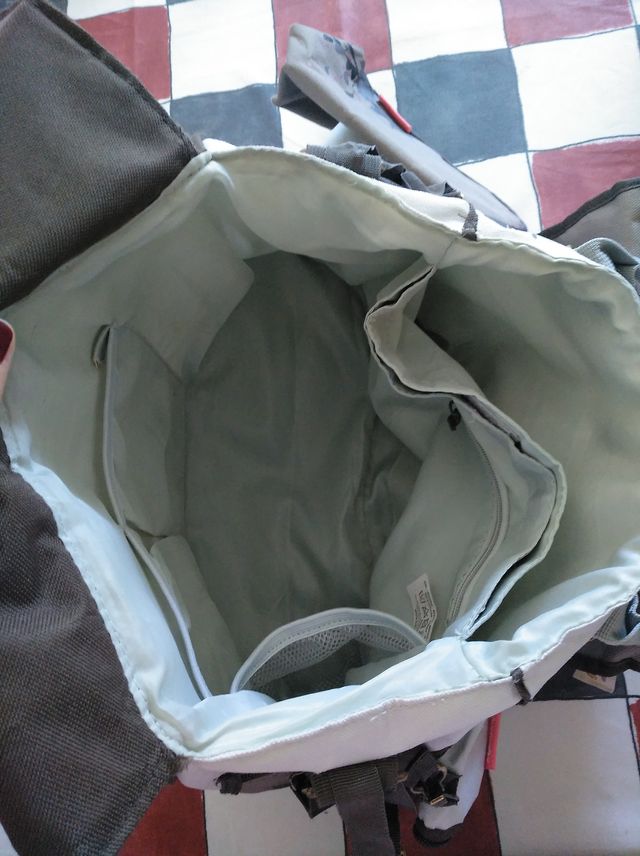 Bolso maternal de marca babymoov.