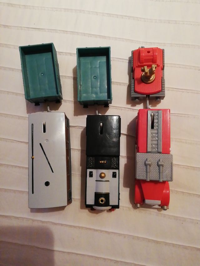 Maletin trenes Thomas y 3 trenes con vagón