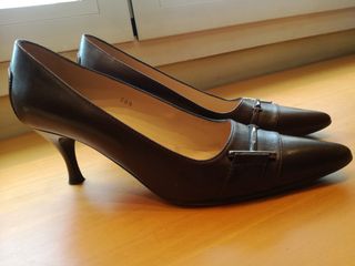 Zapatos de salon TODS tacon marron oscuro de segunda mano por 80 EUR en  Sant Vicenç dels Horts en WALLAPOP