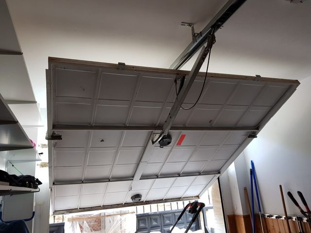 Puerta de garaje de segunda mano por 180 € en Santander en WALLAPOP