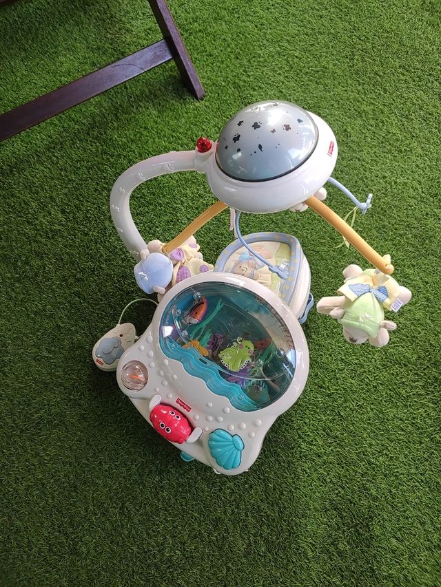 Quitamiedos giratorio musical FISHER PRICE