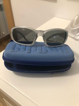 Gafas de sol bebé Chicco, de farmacia. de segunda mano por 4 EUR en  Azuqueca de Henares en WALLAPOP