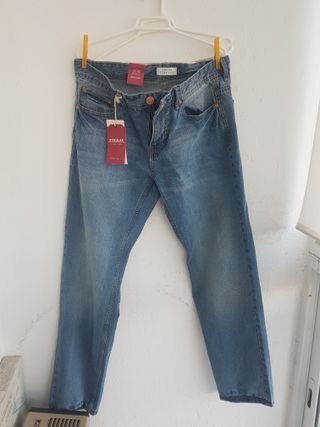 PANTALÓN VAQUERO AZUL SFERA NUEVO CON ETIQUETAS de segunda mano por 15 EUR  en Málaga en WALLAPOP
