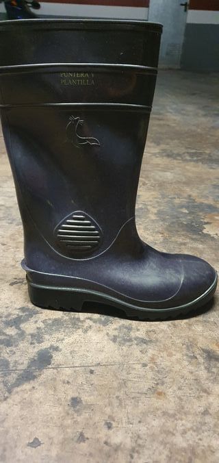 Botas agua trabajo de segunda mano por 13 EUR en Paterna en WALLAPOP