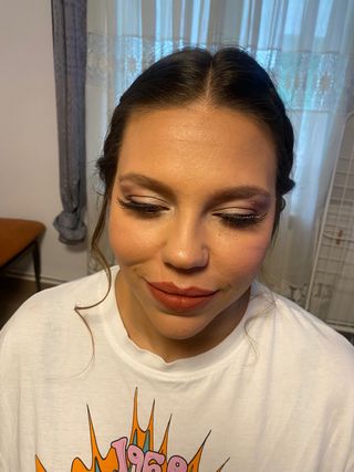 Peluquera y maquilladora a domicilio!