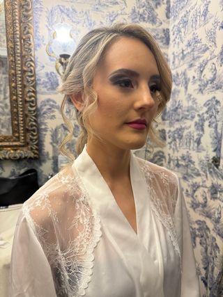 Peluquera y maquilladora a domicilio!