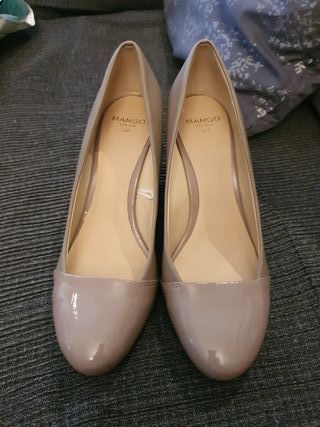 Zapatos cuña nude beige 38 de segunda mano por 15 EUR en Bilbao en WALLAPOP