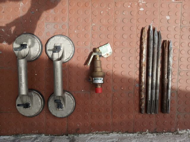 FERRAMENTAS MUITO VARIADAS 2€