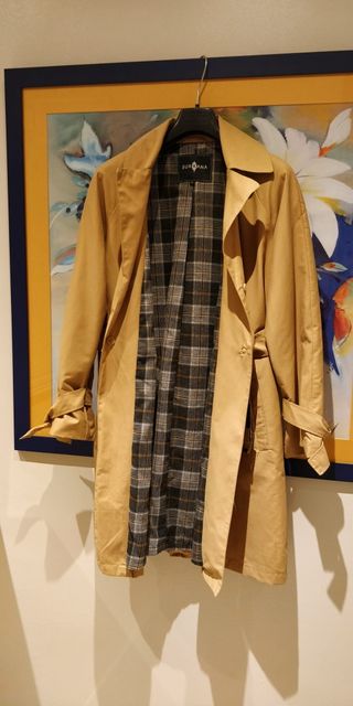 GABARDINA SURKANA de segunda mano por 60 EUR en Oviedo en WALLAPOP