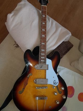 Epiphone Casino Vintage Sunburst de segunda mano por 539 EUR en  Tomillar-Sarganella en WALLAPOP