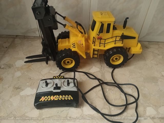 camion y maquina de carga juguete