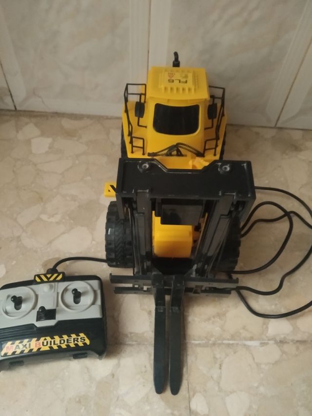 camion y maquina de carga juguete