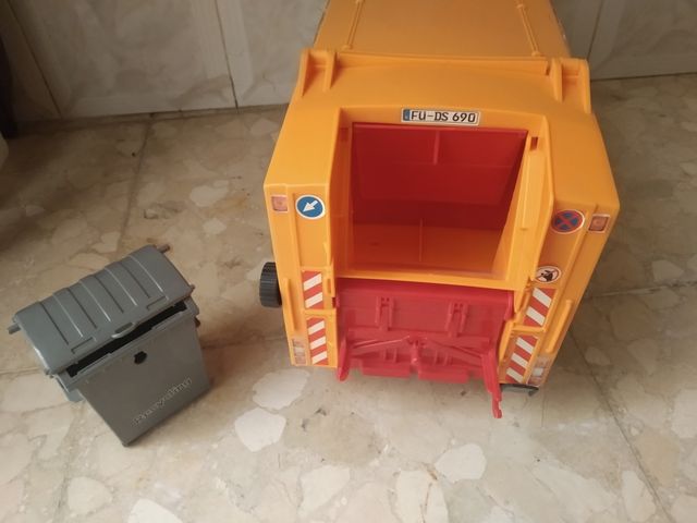 camion y maquina de carga juguete