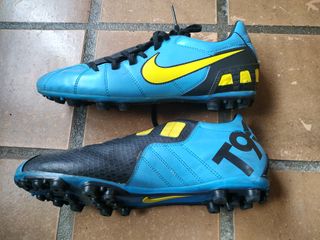Nike T90 bota futbol 7 de segunda mano por 30 EUR en Alcalá de Henares en  WALLAPOP