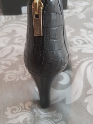 Botines mujer negros lodi numero 37 de segunda mano por 20 EUR en Miranda  de Ebro en WALLAPOP