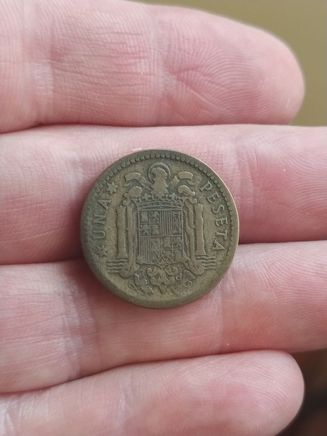 1 PESETA 1947*49 ESTRELLA VISIBLE , FECHA RARA