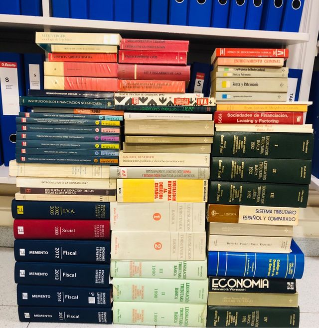 Lote libros derecho y economía
