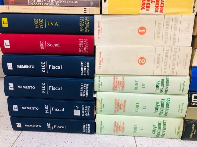 Lote libros derecho y economía
