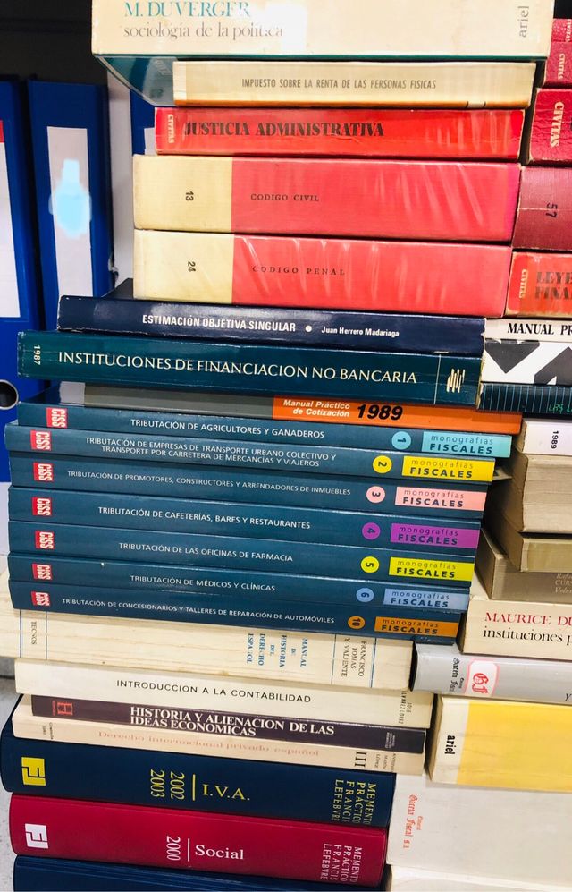 Lote libros derecho y economía