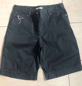 Bermuda punto roma negra de segunda mano por 10 EUR en Gandía en WALLAPOP