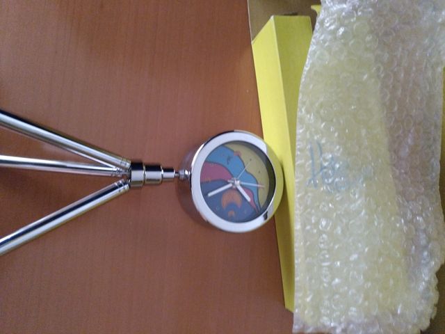 reloj diseño tripode