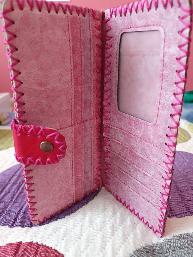 Cartera hecha a mano rosa  mariposa