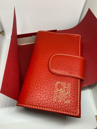 Cartera roja Carolina Herrera de segunda mano por 119,5 EUR en Madrid en  WALLAPOP