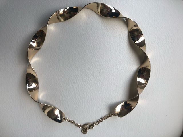 Conjunto collar y pulsera/brazalete dorados