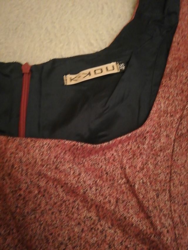 Vestido en tonos granates. Talla 48