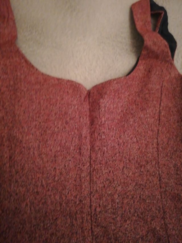 Vestido en tonos granates. Talla 48