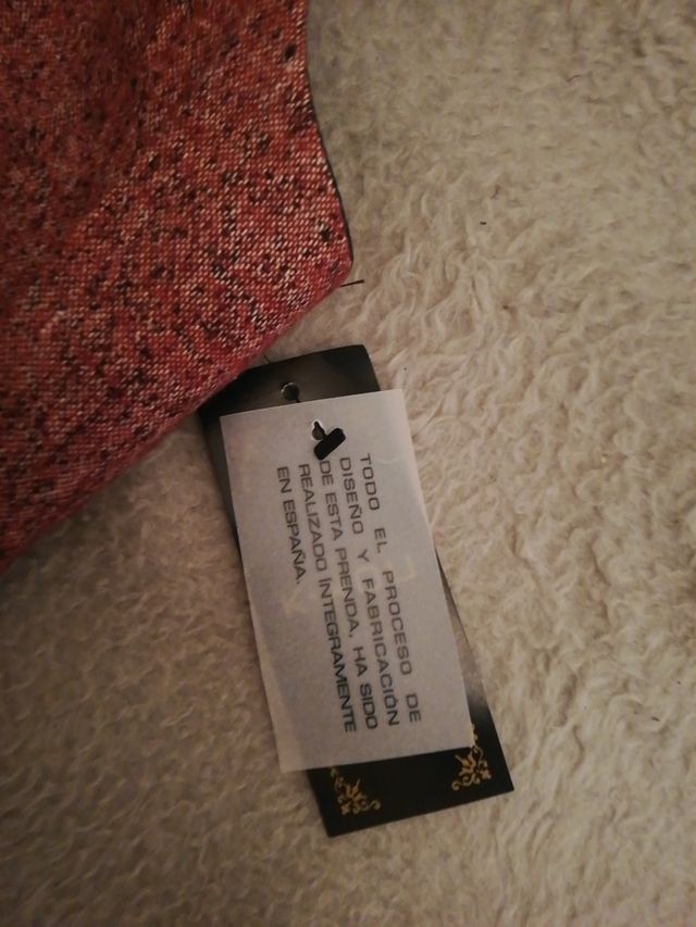 Vestido en tonos granates. Talla 48