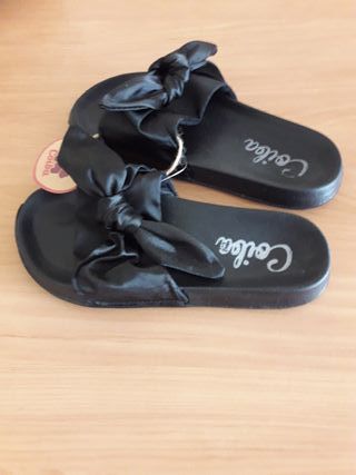 Chanclas de chica marca Coiba de segunda mano por 10 EUR en Reco de Salou  en WALLAPOP