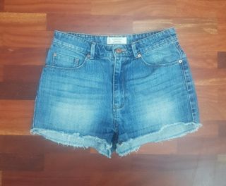 Pantalón corto vaquero mujer Mango. de segunda mano por 10 EUR en  Errenteria en WALLAPOP