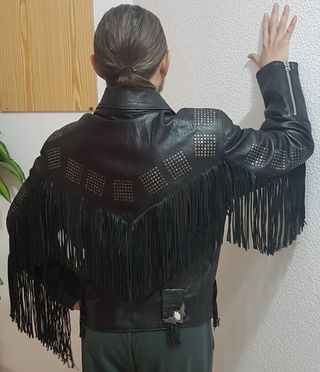 Chaqueta motera con flecos hombre. NUEVA. de segunda mano por 280 EUR en  Valencia en WALLAPOP