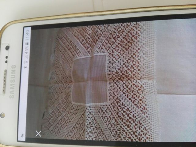 Pañuelo de ganchillo hecho con hilo de coser