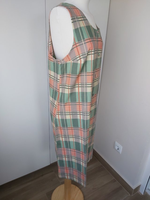 Vestido T. 50 sin mangas de cuadros