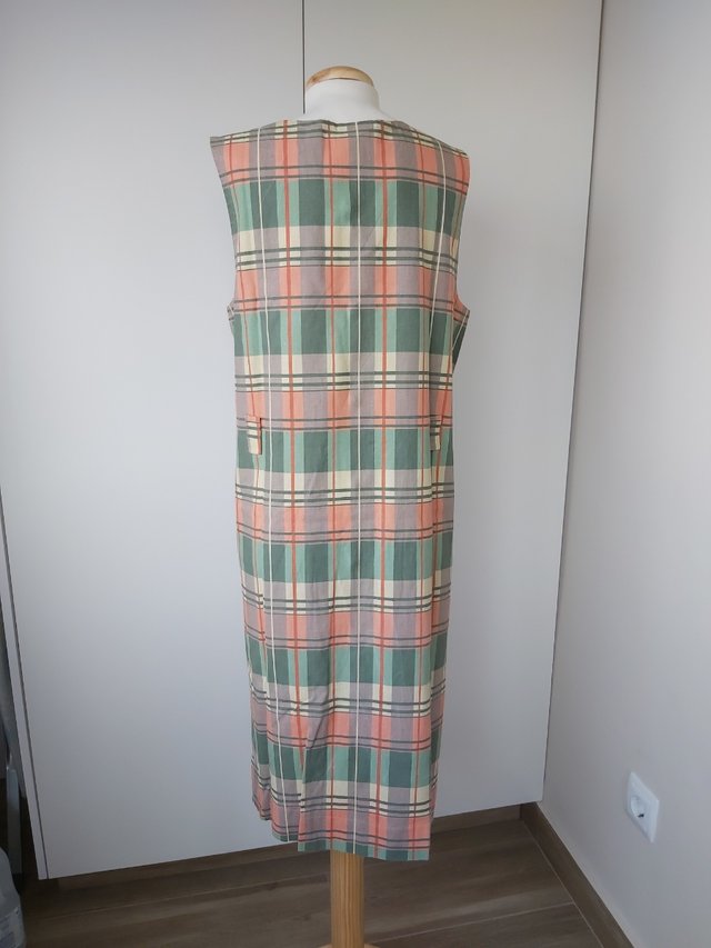 Vestido T. 50 sin mangas de cuadros