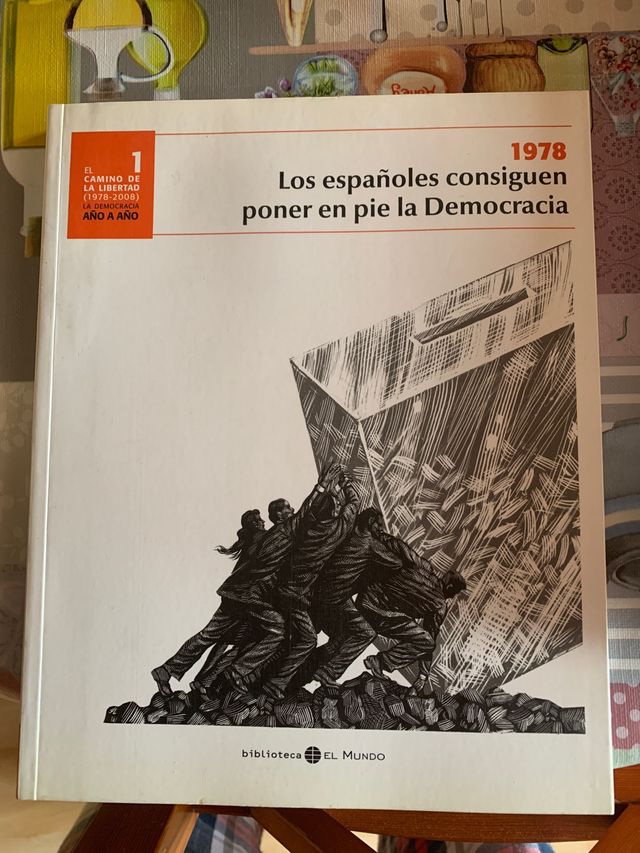 Los Españoles Consiguen poner en pie la democracia