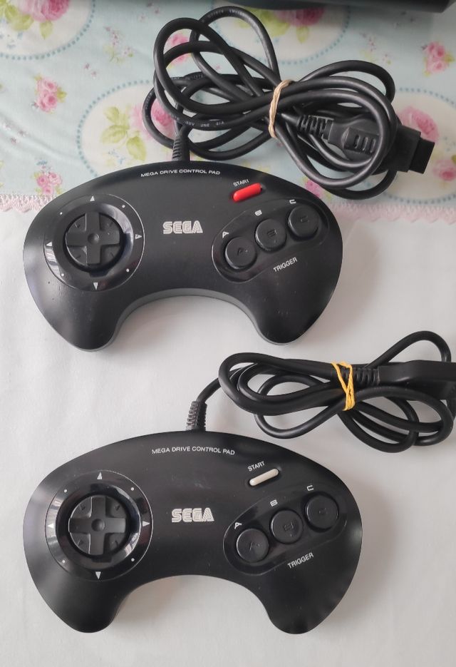 SEGA MEGA DRIVE COMPLETO, CAVI, 2 CONTROLLI E SET