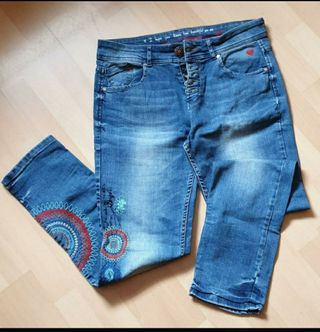 Pantalones Desigual de segunda mano en la provincia de Pantalones cagados Desigual de segunda mano por 10 € en