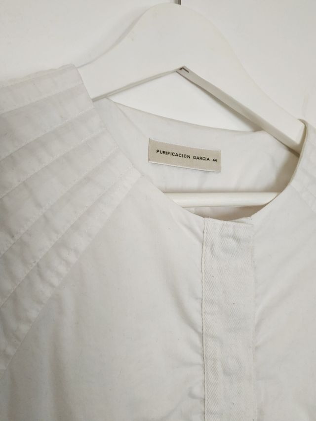 Bonita camisa blanca de Purificación García