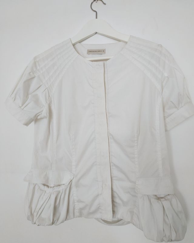 Bonita camisa blanca de Purificación García