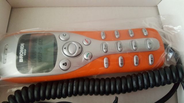 Teléfono via Internet con Skype. 