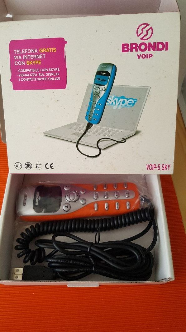 Teléfono via Internet con Skype. 