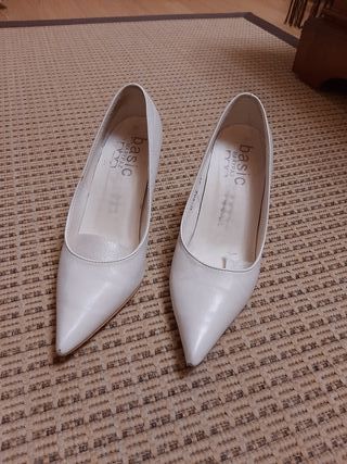 Zapatos blancos de tacón Marypaz de segunda mano por 7 EUR en Yuncos en  WALLAPOP