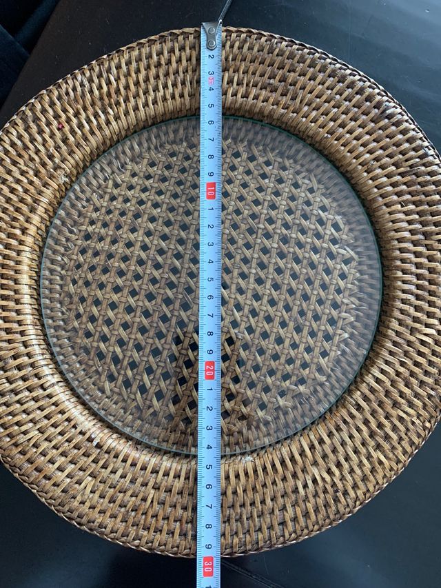 Quesera de cristal y mimbre con cuchillo